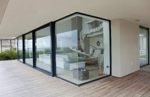 - SOLD - BEAUTIFULLY RENOVATED