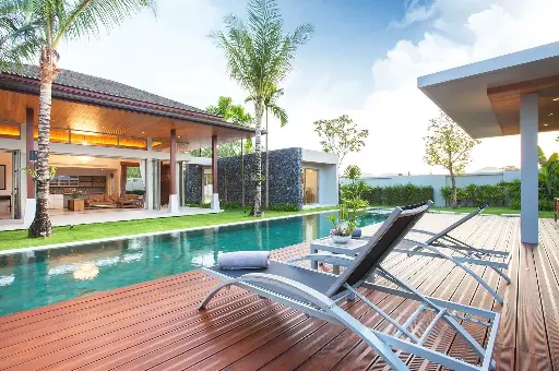 - SOLD - BEAUTIFULLY RENOVATED